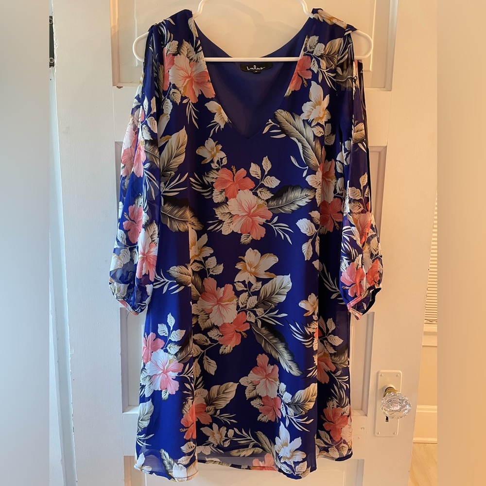 Lulu’s floral mid-length dress with arm slits